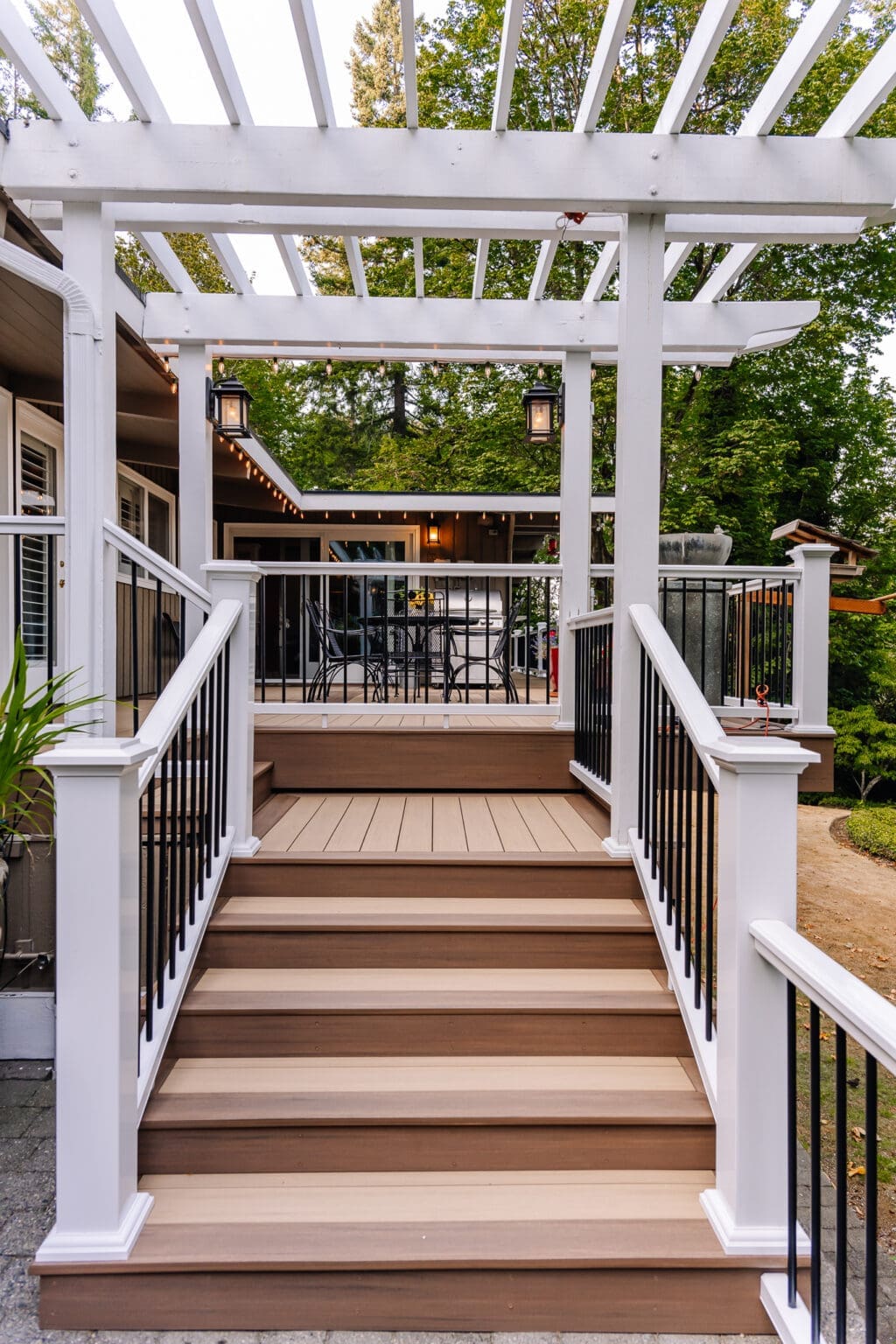 Stylish Deck Railing Systems: Cable, Glass, Aluminum & Wood
