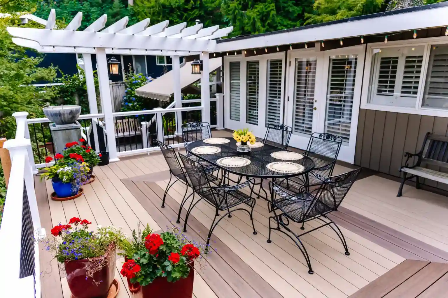 composite deck with pergola by 3 brothers decking