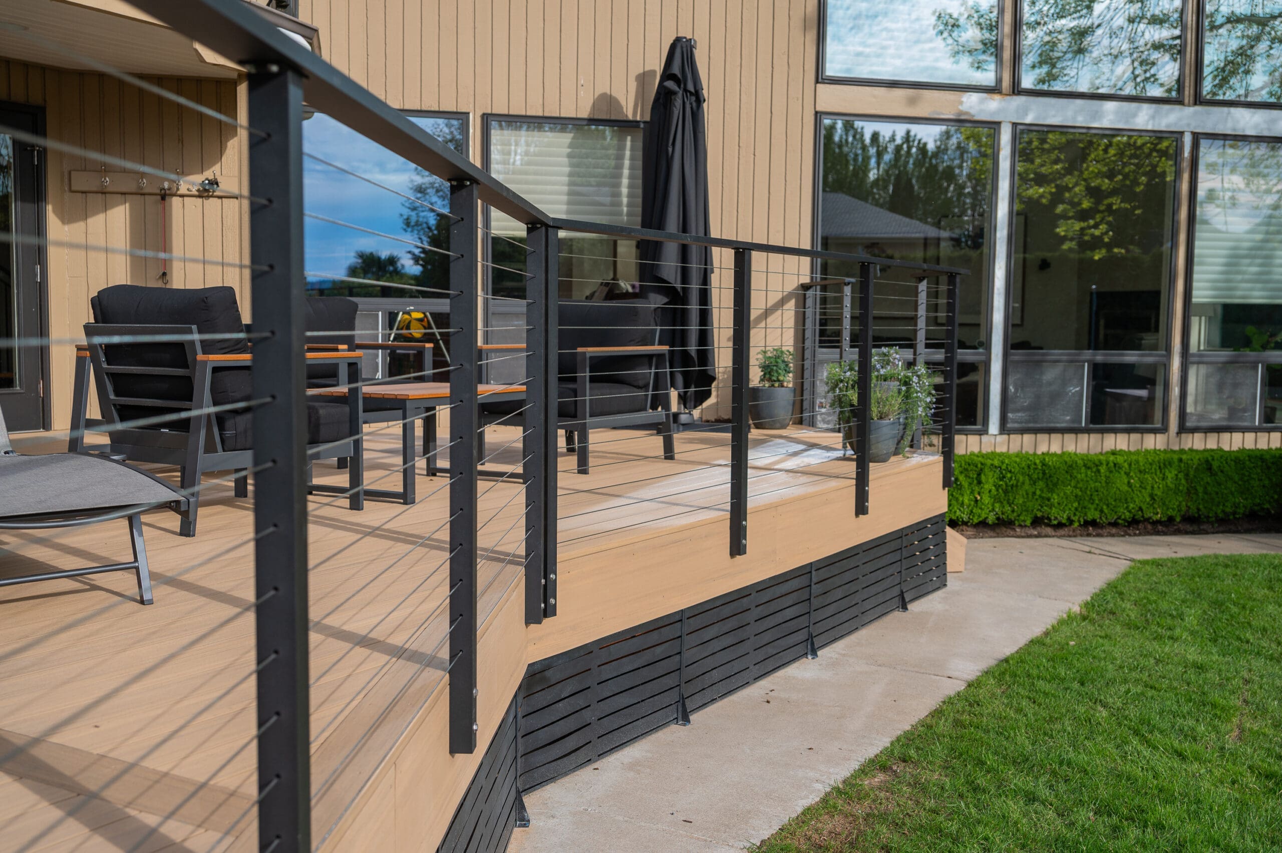 Modern patio with cable railing and furniture