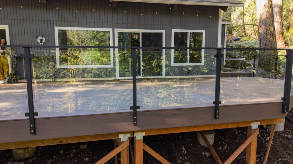 Modern elevated deck with glass railing